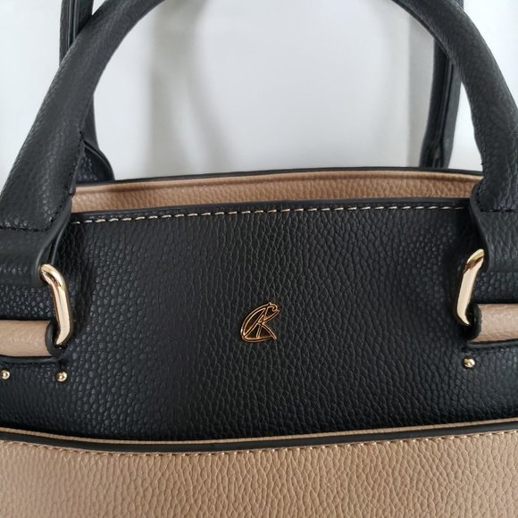 🌟Host Pick🌟Kate & Alex Cuffaro Italian Design Crossbody adjustable long strap. - Picture 3 of 9